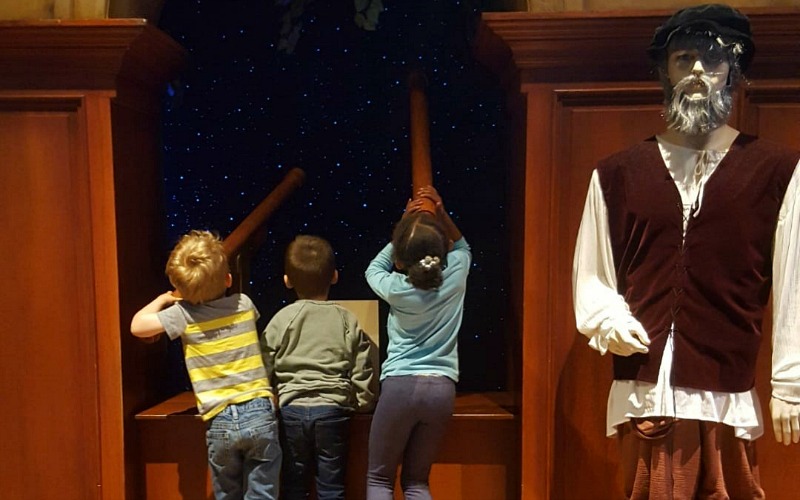 Things to do with families - Indoor kids at the Air Zoo exploring