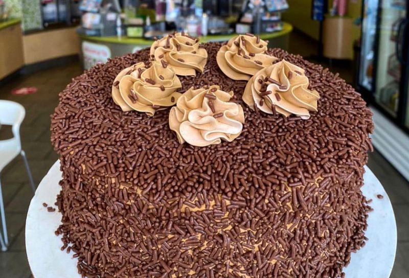 15+ Favorite Kalamazoo Bakeries for Birthday Cakes + Specialty Cupcakes