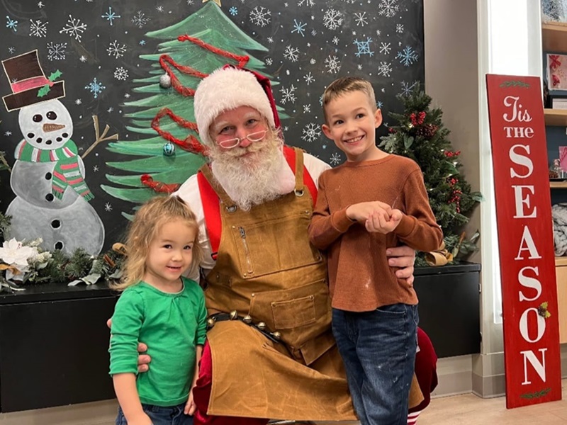 where to see santa in Kalamazoo, santa pictures, Kalamazoo Santa, Pinspiration Kalamazoo santa, authentic bearded Santa